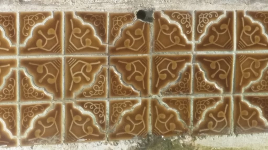 Pool Tiles for California Climates