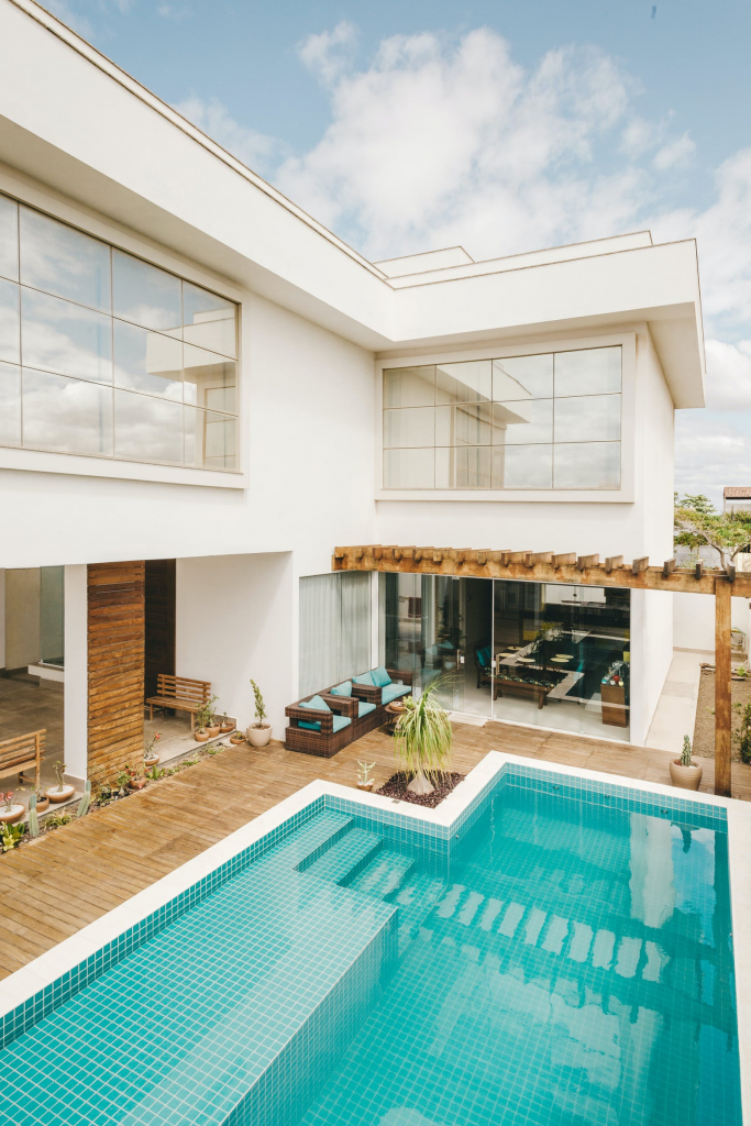 The Ultimate Guide to Robotic Pool Cleaners