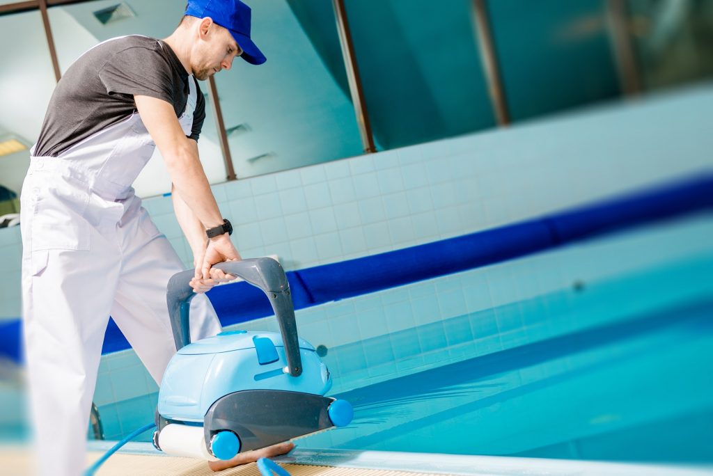 swimming pool tile cleaning